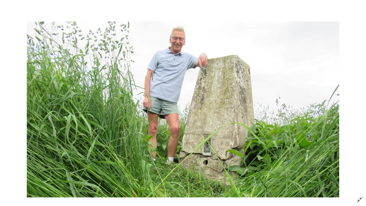 White Border around my photos in full screen view Technology