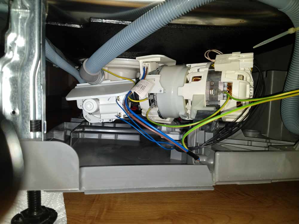 Geschirrspüler Zanussi ZDT12011FA Hört nicht auf abzupumpen