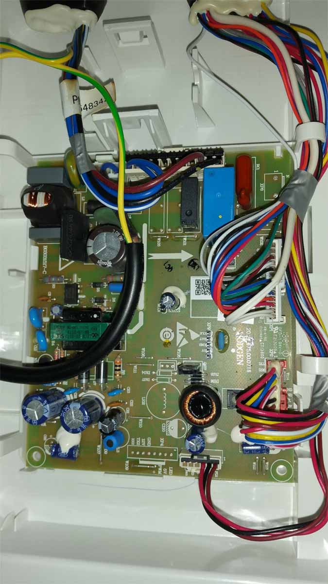 Side By Side Kühlschrank Hisense SBS 518 No Frost Gefrierfachseite