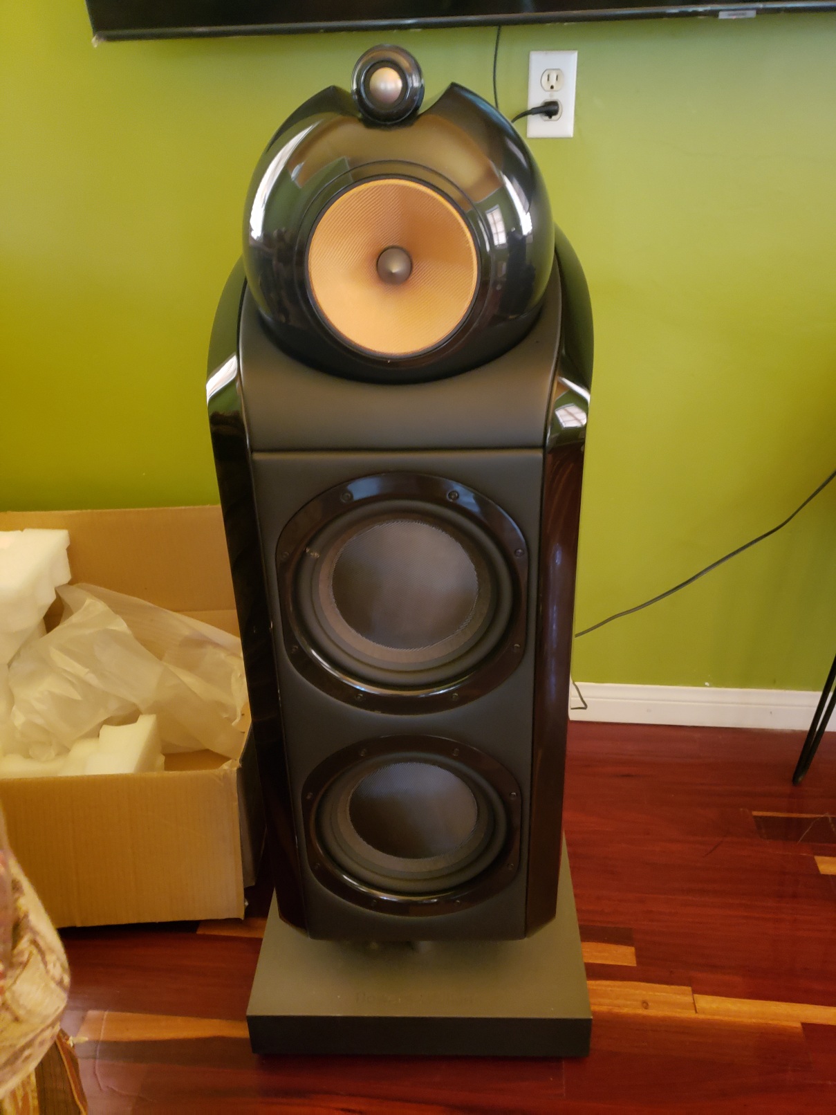 What type of B+W speakers are these? Worth? Audioholics Home Theater