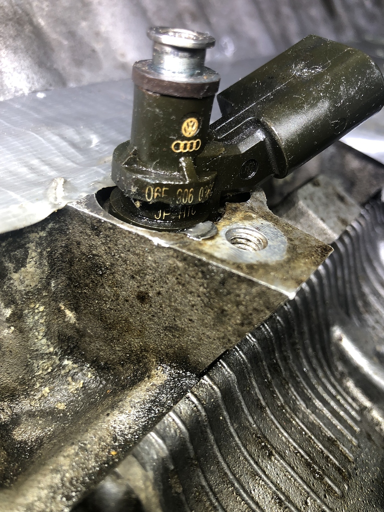 Fuel Injectors stuck in head.... any suggestions? A6 All/ S6 All