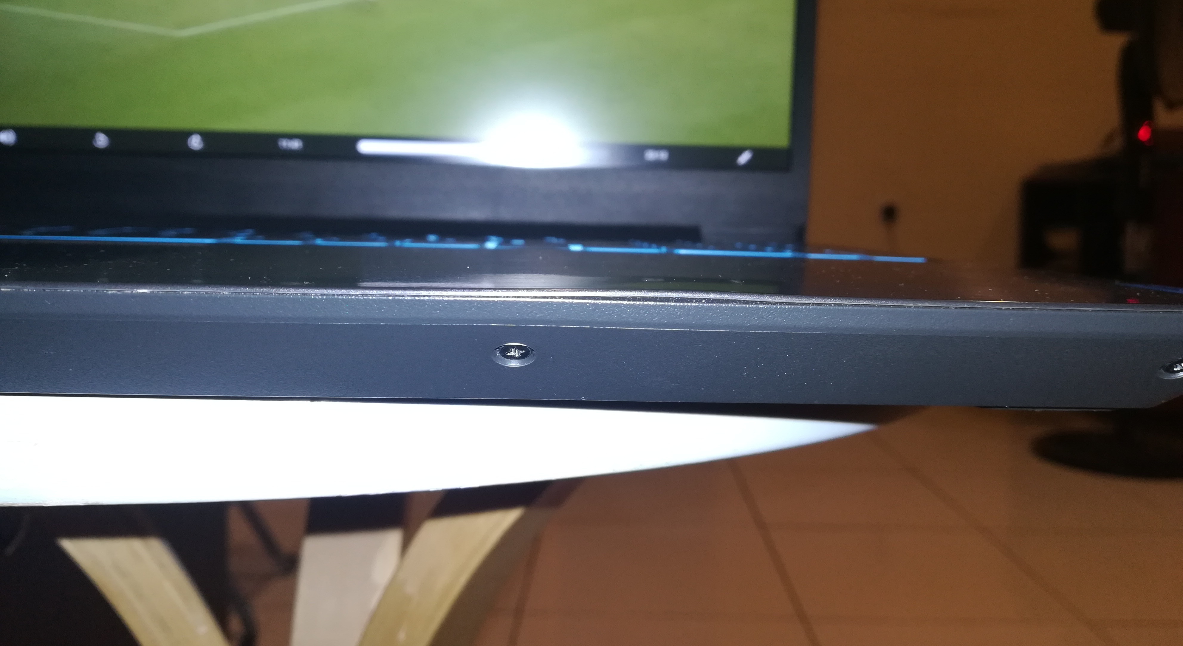 laptop back cover not assembled properly by lenovo services during repairEnglish Community