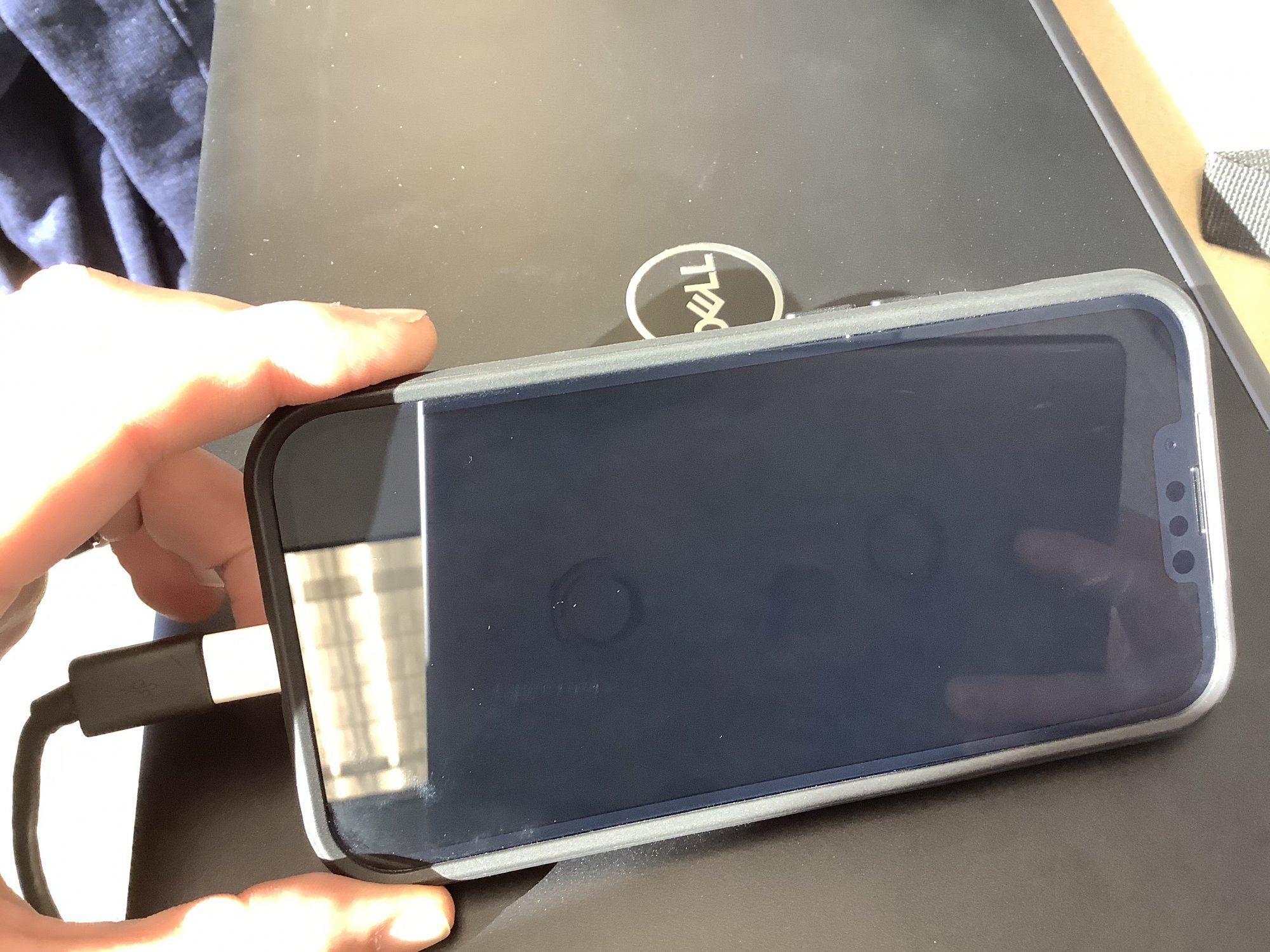 “Circles” underneath new iPhone 13 screen MacRumors Forums