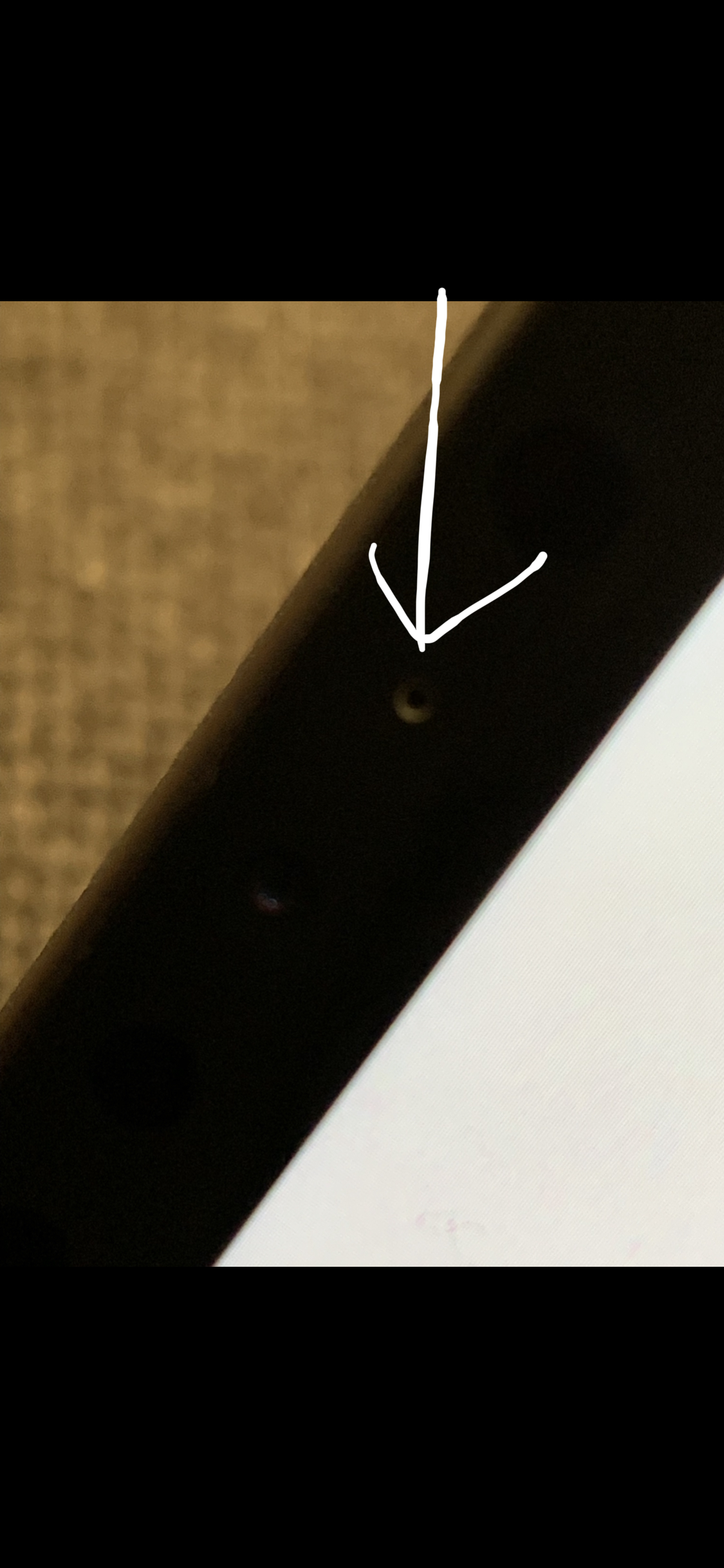 Hole on iPad 2018 screen? MacRumors Forums
