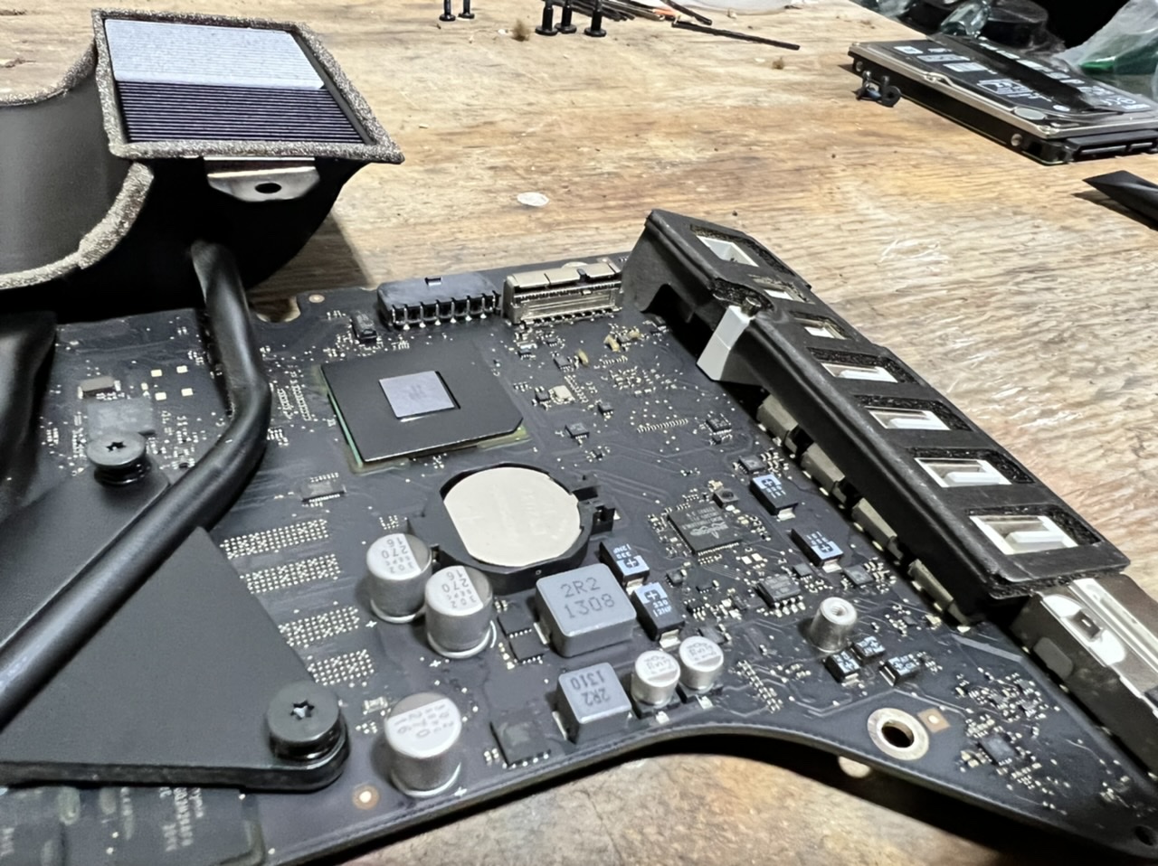 Opened up 2012 21.5 iMac for SSD upgrade. MacRumors Forums