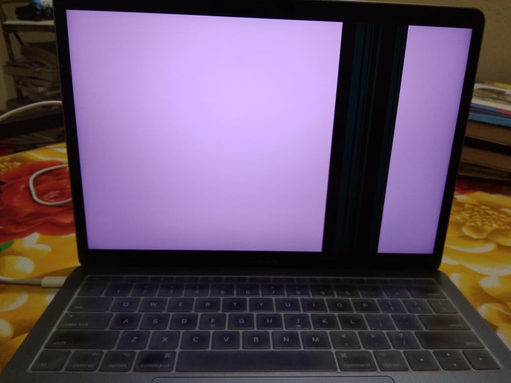 MacBook Pro 2017 13 Inch screen Color lines and bands problem