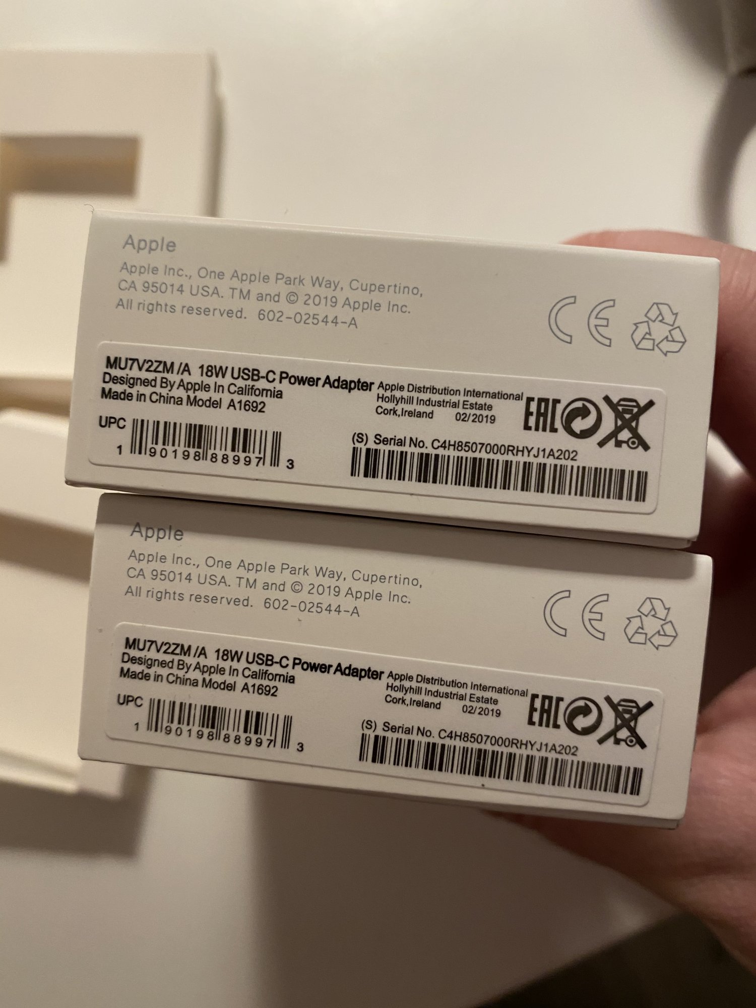 تك زون إزاى تفرق بين شاحن الآيفون الأصلي والمقلد