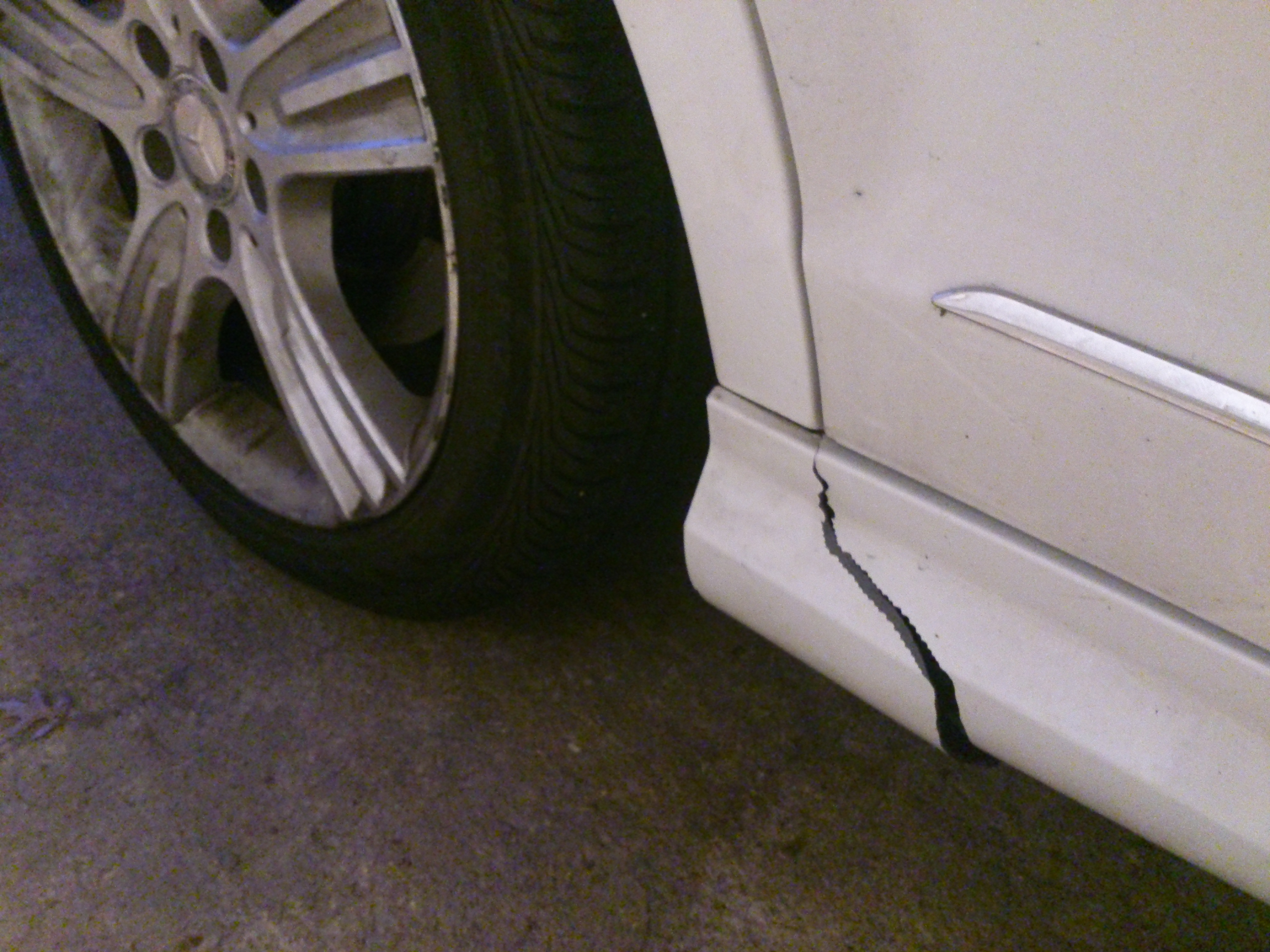 Cars guys I cracked my side skirt (w/pictures) MacRumors Forums