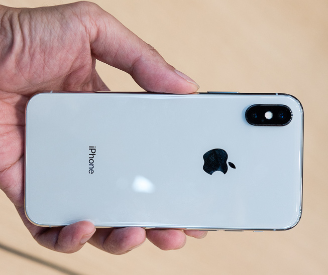 iPhone X Vertical positioned camera lens vs iPhone 8 horizontal. Does