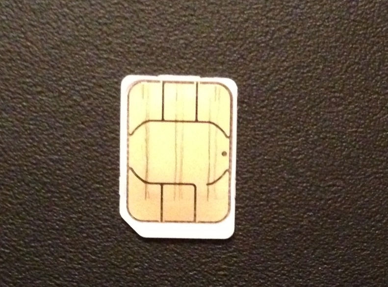 Is it possible these scratches on my SIM card are affecting my signal