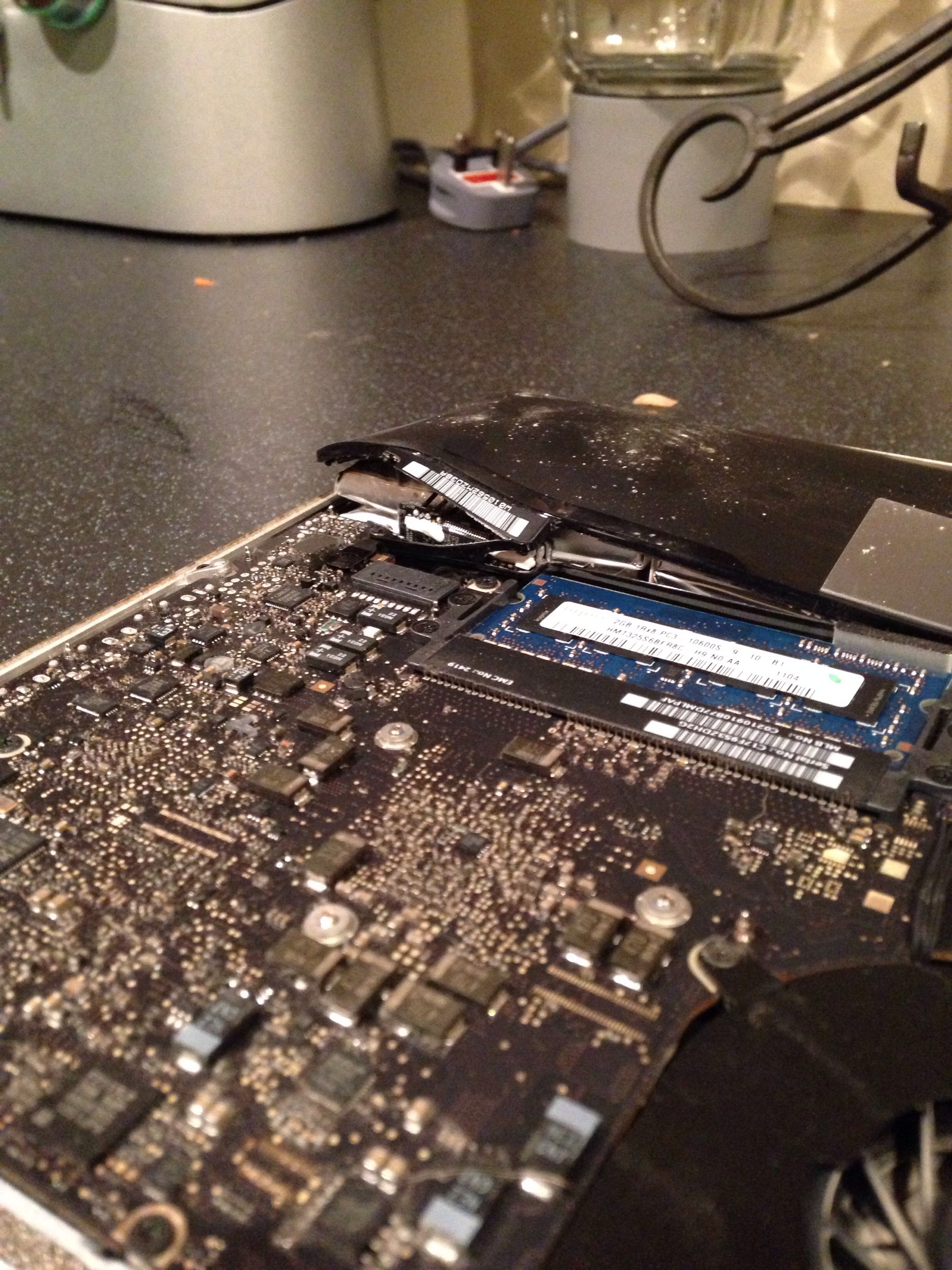 Expanding/(exploding?) 2011 MacBook Pro battery MacRumors Forums