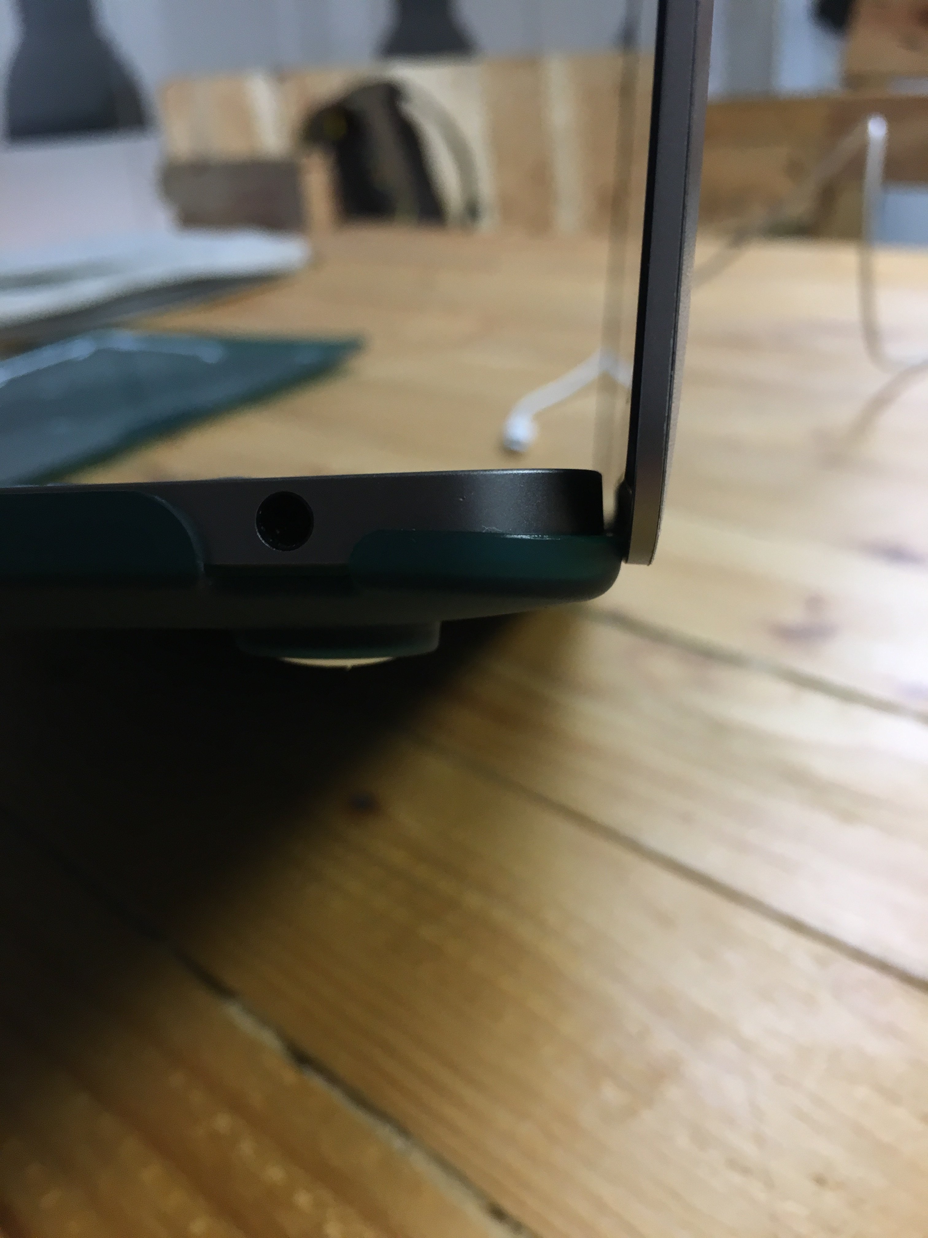 Macbook air 13 A1932 new mosiso case does not fit MacRumors Forums