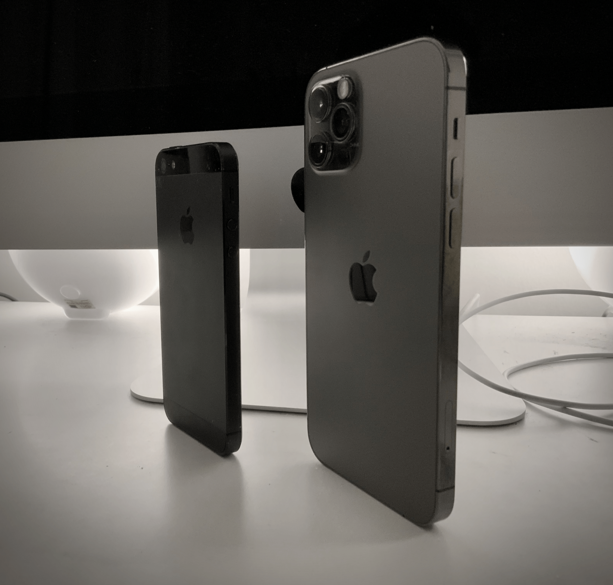 iPhone 12 Pro in Graphite Compared to iPhone 5 in Slate. MacRumors Forums