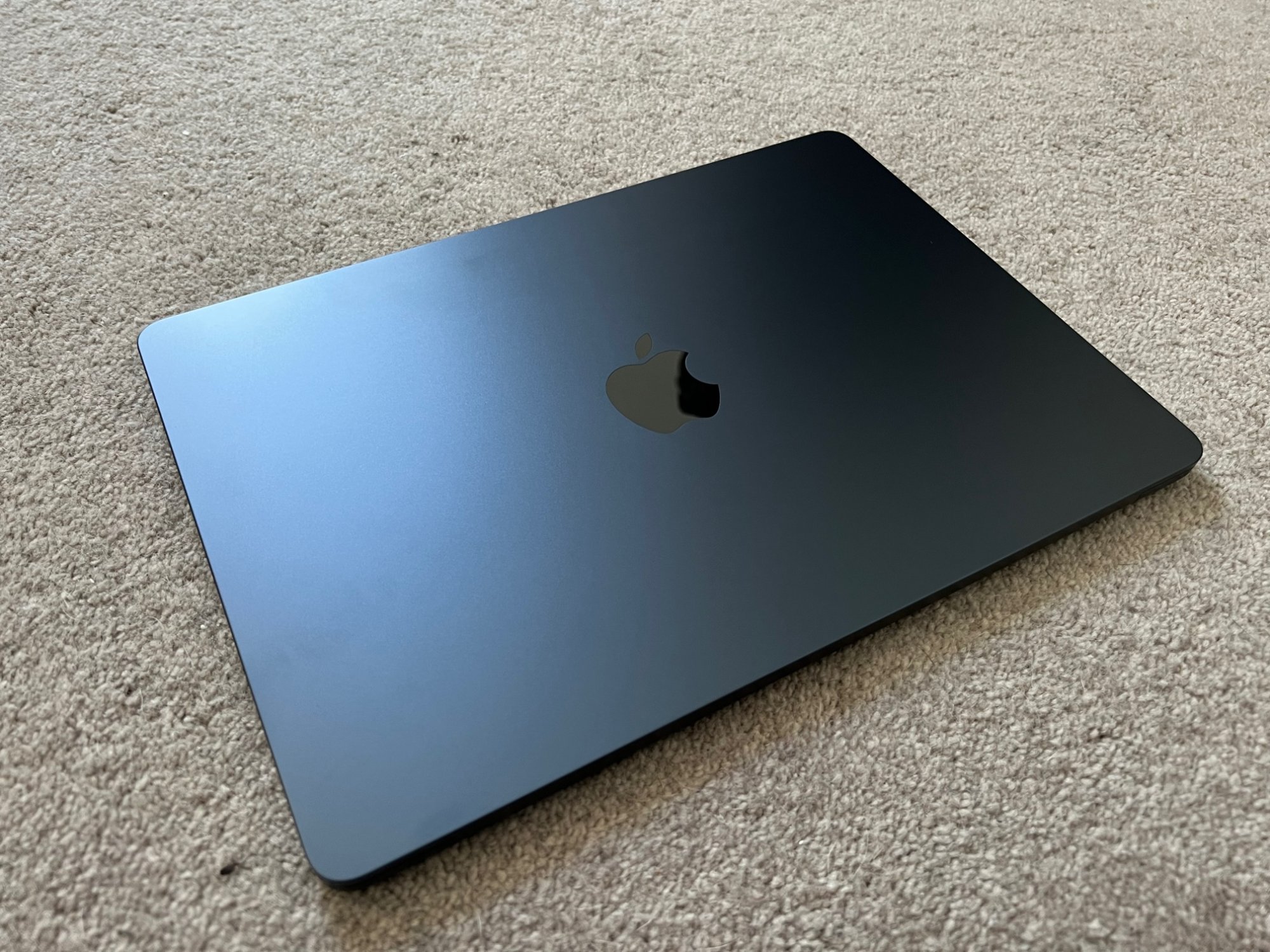 Midnight MacBook Air M2 is here! First impressions and photos thread