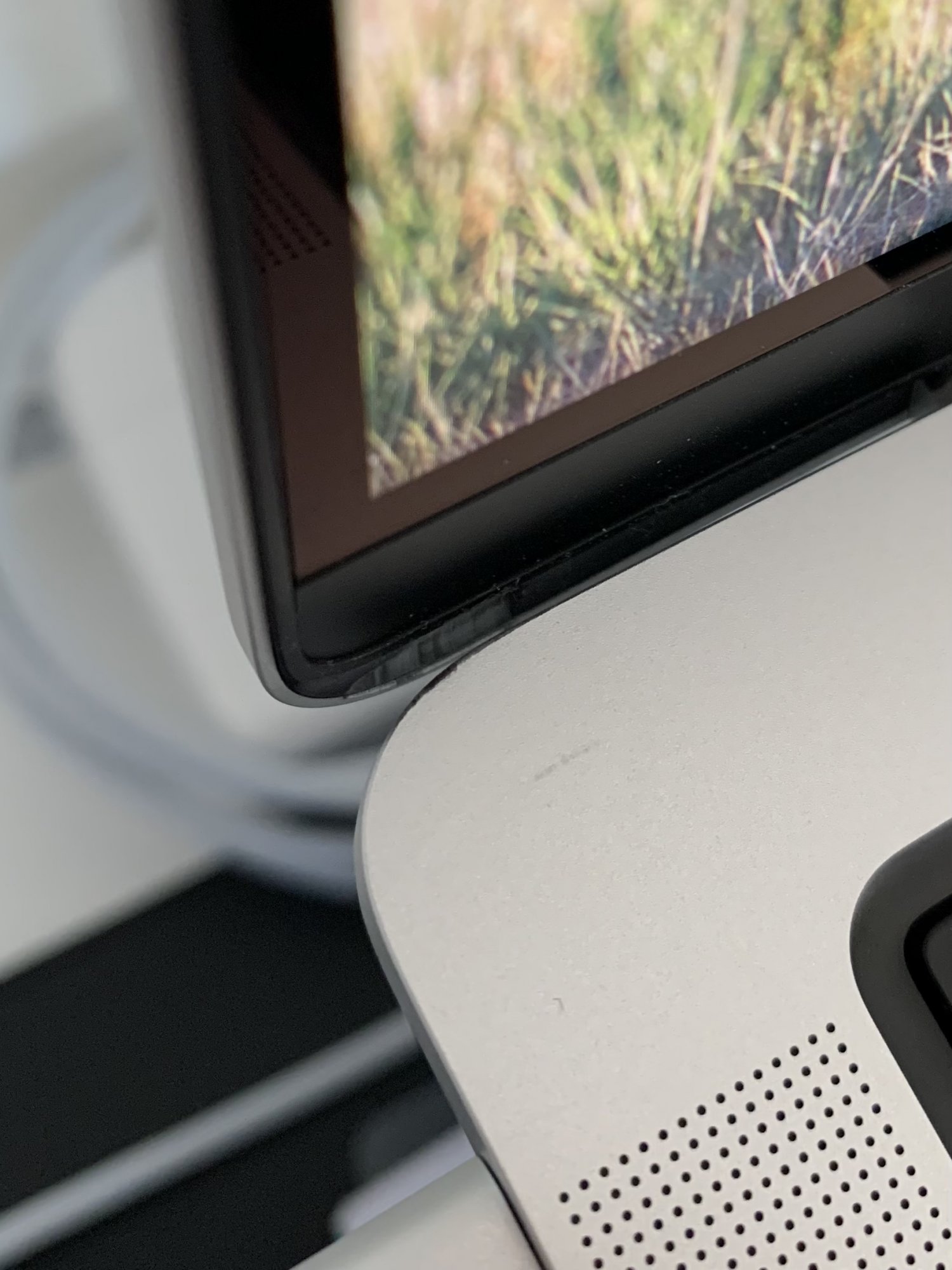 MacBook Pro 2021 lid scrapes against bottom when opening/closing