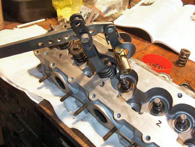 Possible to replace valve stem seals without removing head? - Pelican