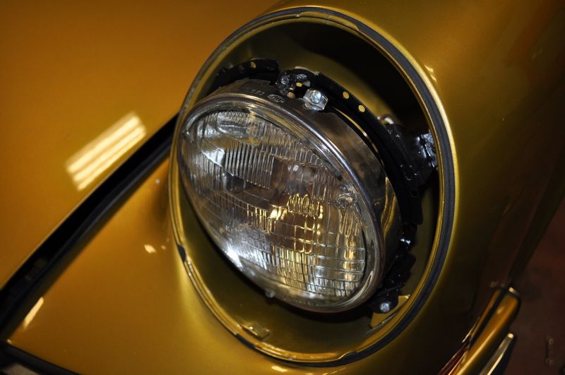 1985 Porsche 911 Headlight removal, need help. Pelican Parts Forums