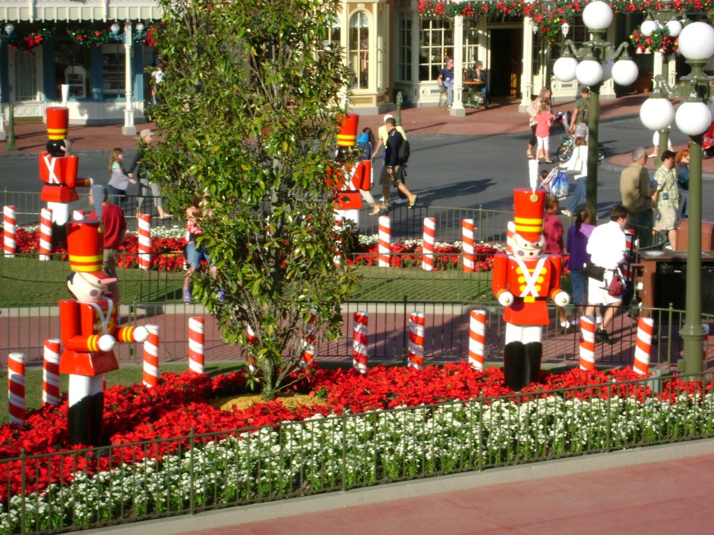 When are Christmas decorations up? WDWMAGIC Unofficial Walt Disney