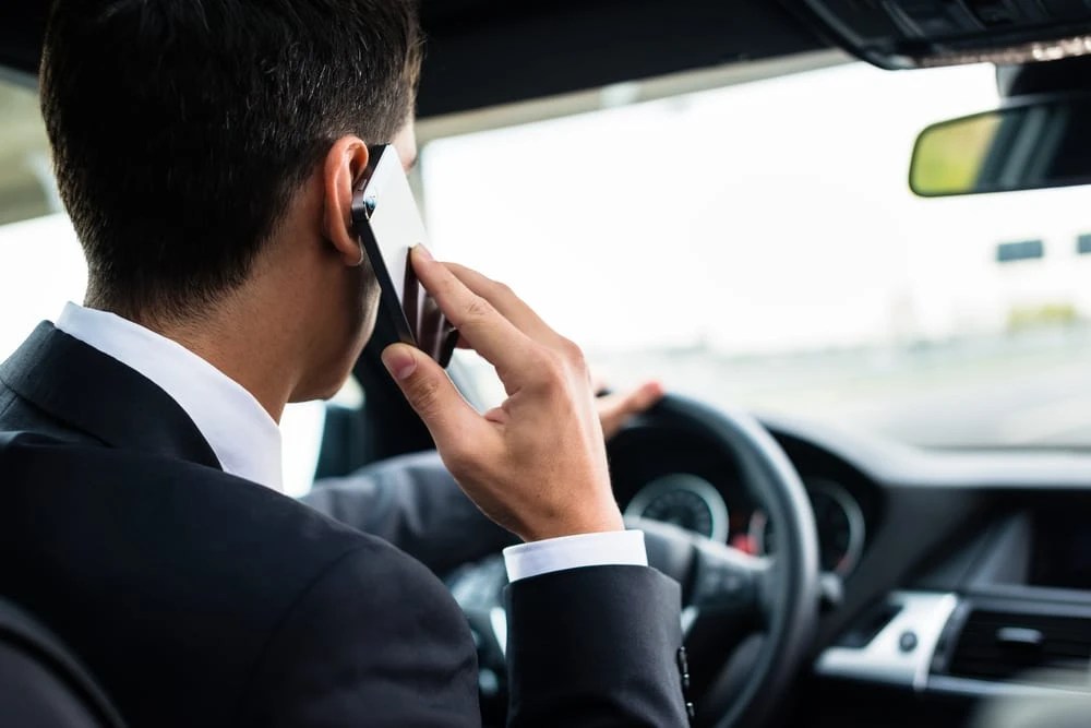 5 Reasons You Shouldn’t Use Your Cell Phone While Driving