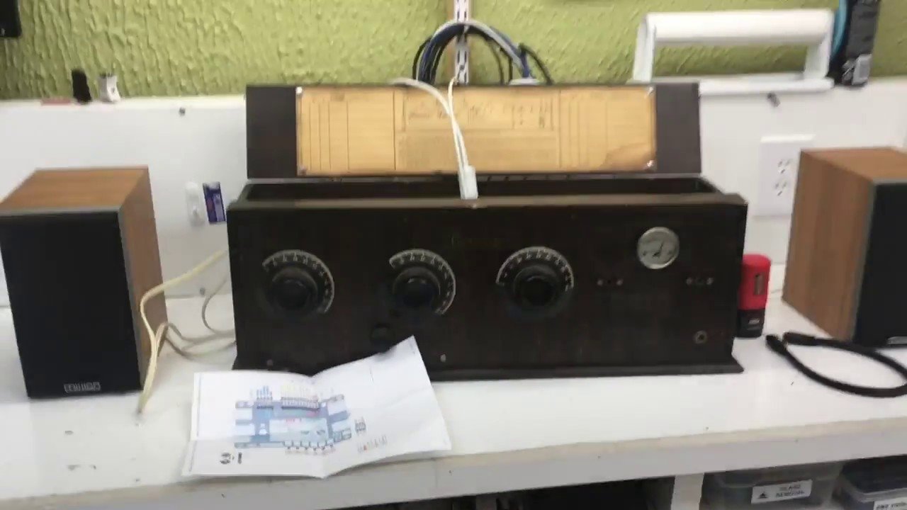 Here's A 1920s Radio Running Windows 10 And Playing Radio