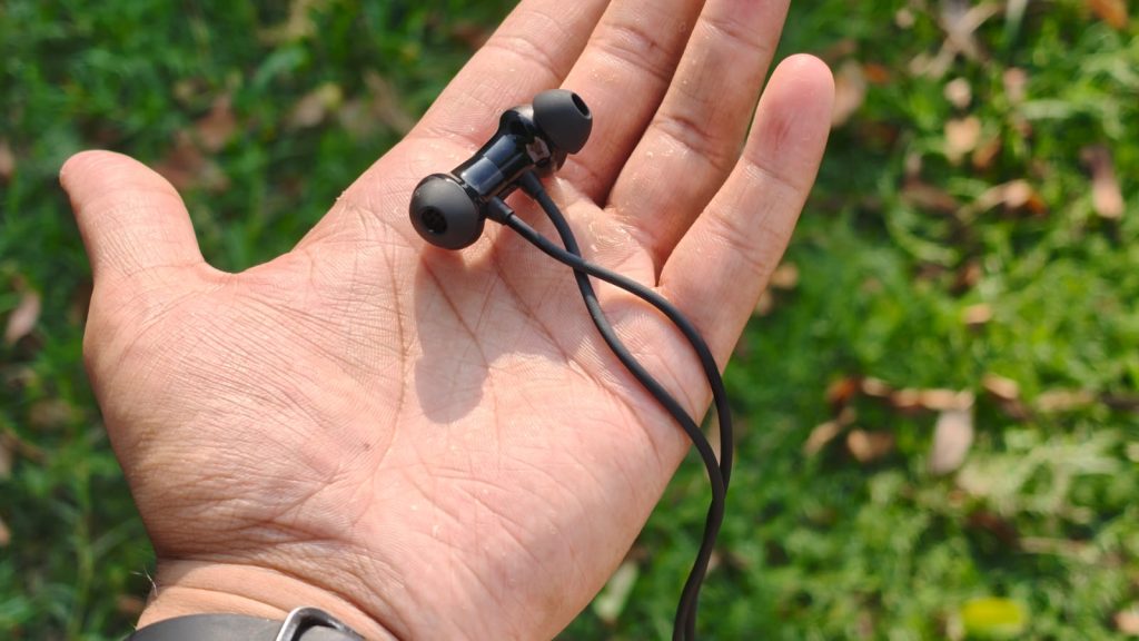 Image of the design of the OnePlus Bullets Wireless Z3