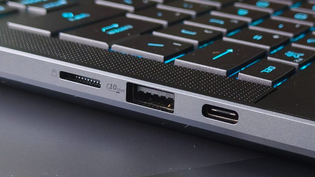 Image of ports on the ride side of the G14