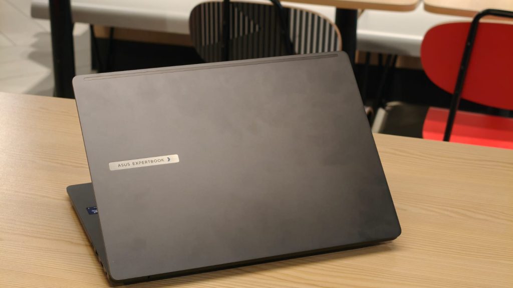 Image of the back design of the Asus ExpertBook B3