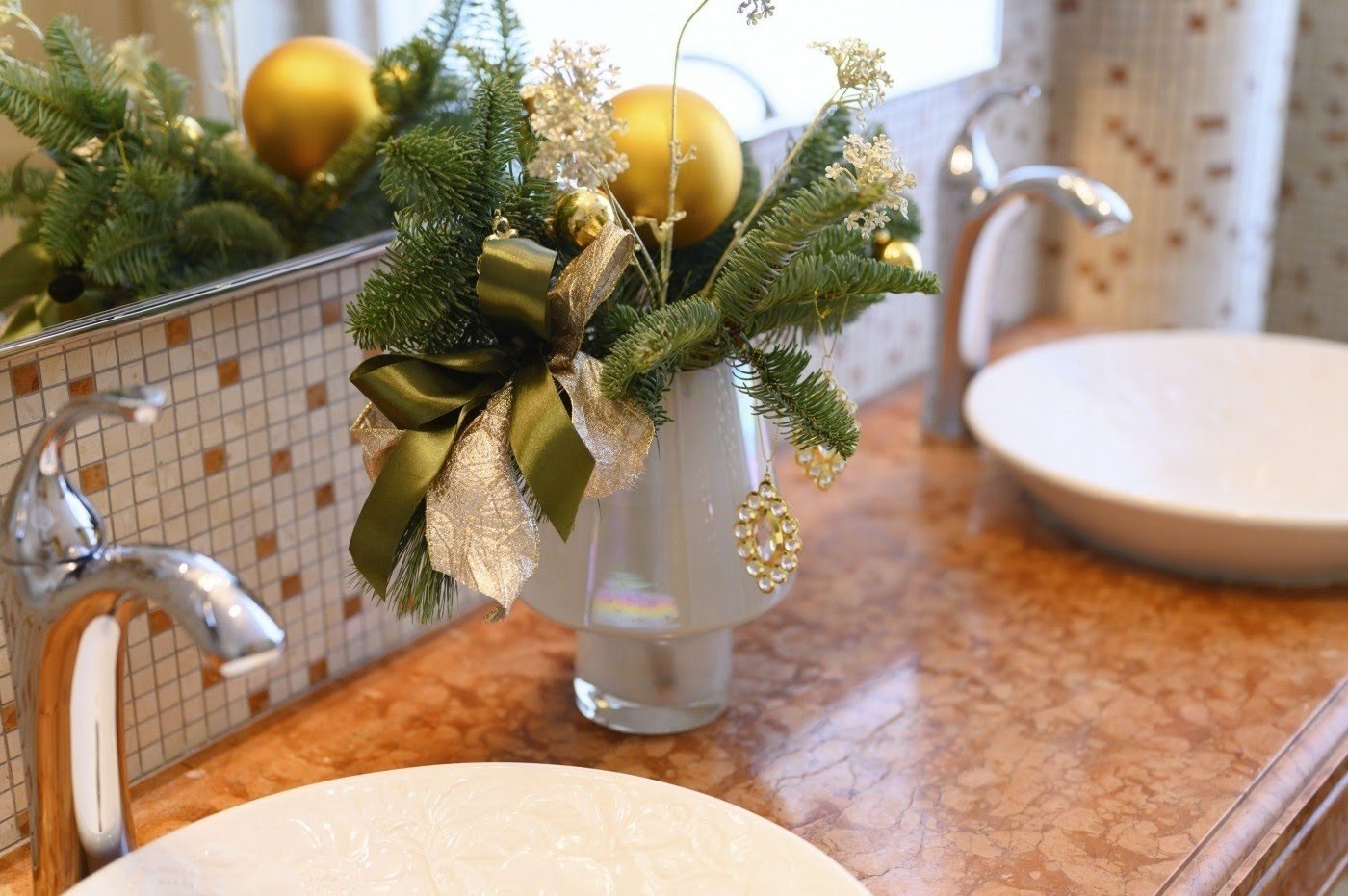 8 Merry Ideas to Decorate Your Bathroom For Christmas Foter