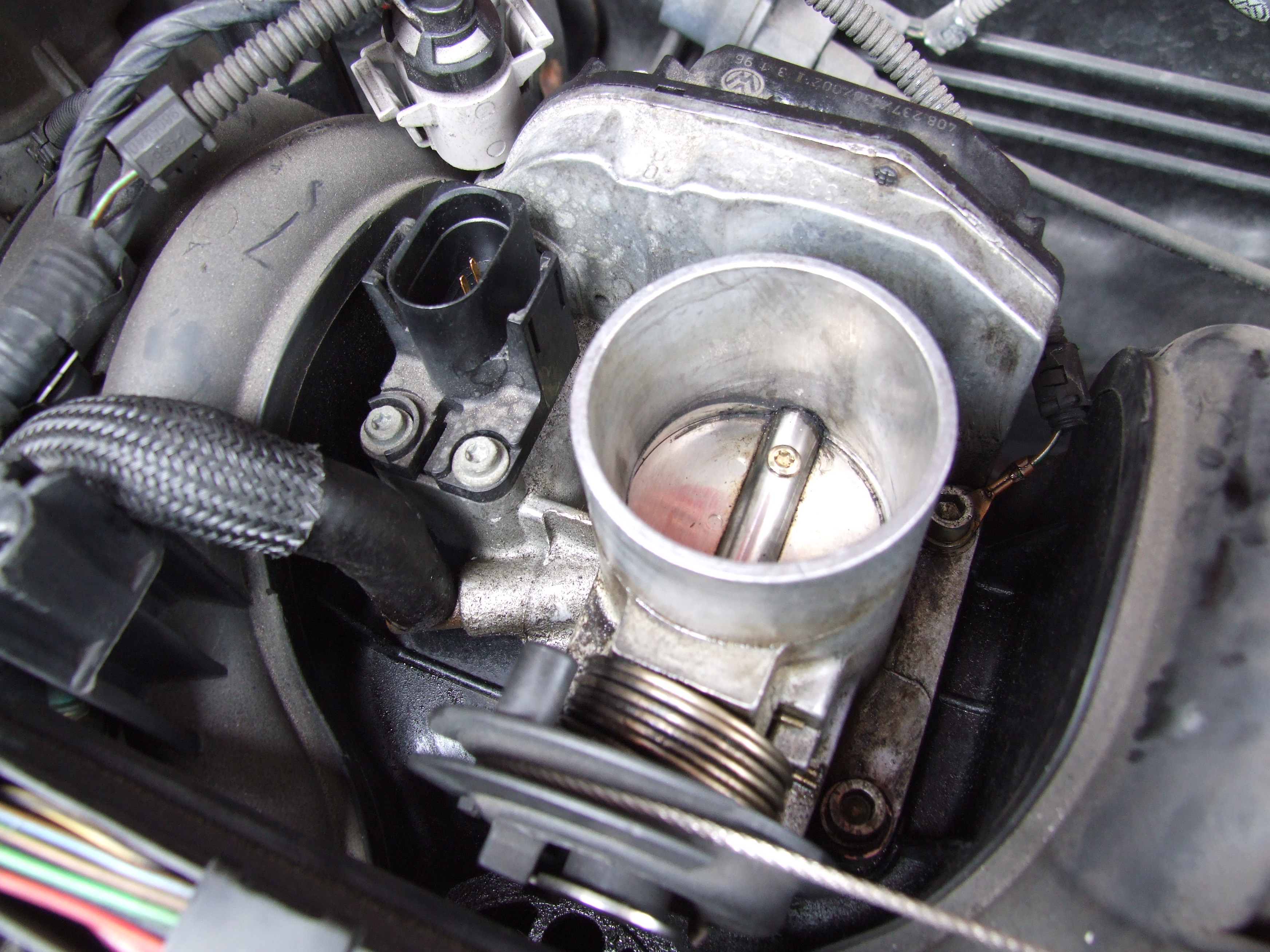 Cleaning the throttle body on a VW MK3 Polo 1.4 A Journal of my fixes