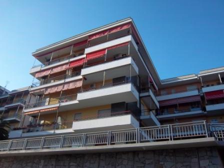 Appartamento Con Terrazzo A Varazze In Via Montanaro 16, 5 Locali, 100 Mq | Pcase.it 336_x_448_jpg