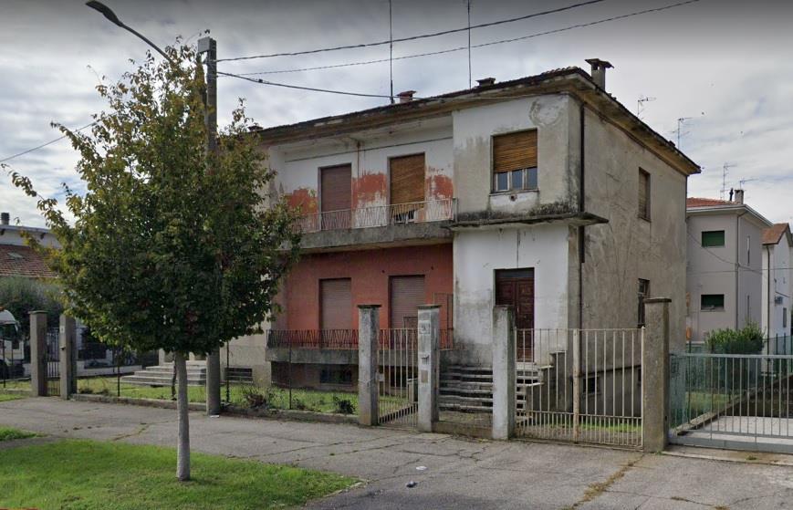 Appartamento A Mantova In Piazzale Monferrato 9, 3 Locali, 85 Mq | Pcase.it 559_x_869_jpg