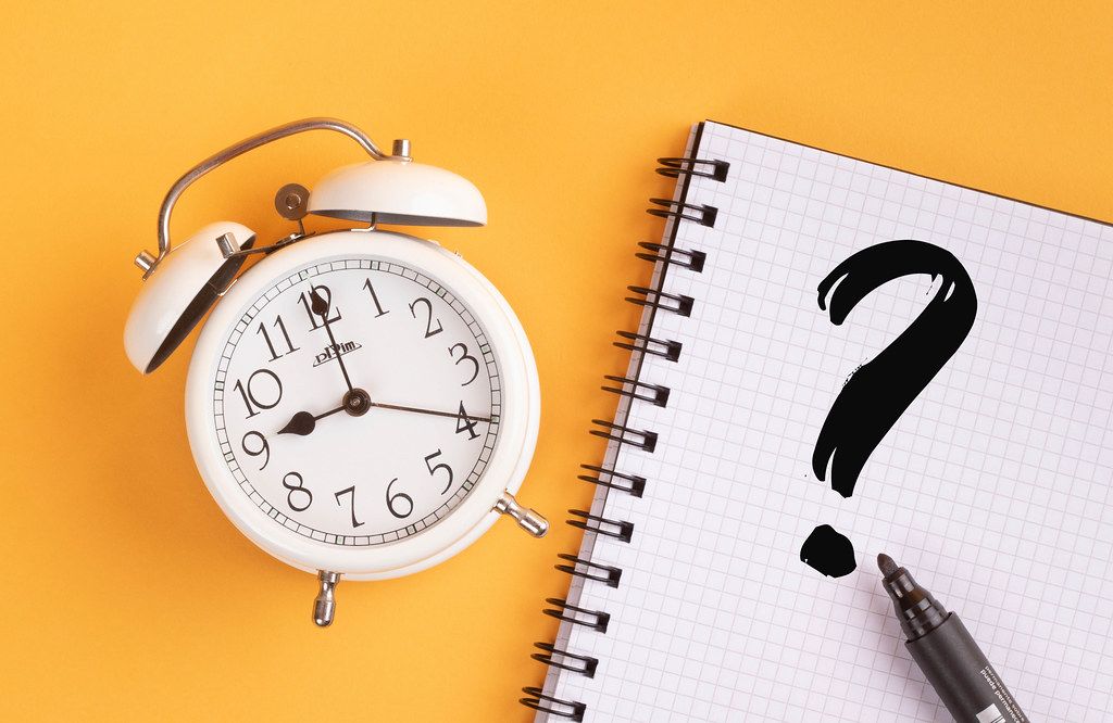 Alarm clock with question mark Creative Commons Bilder