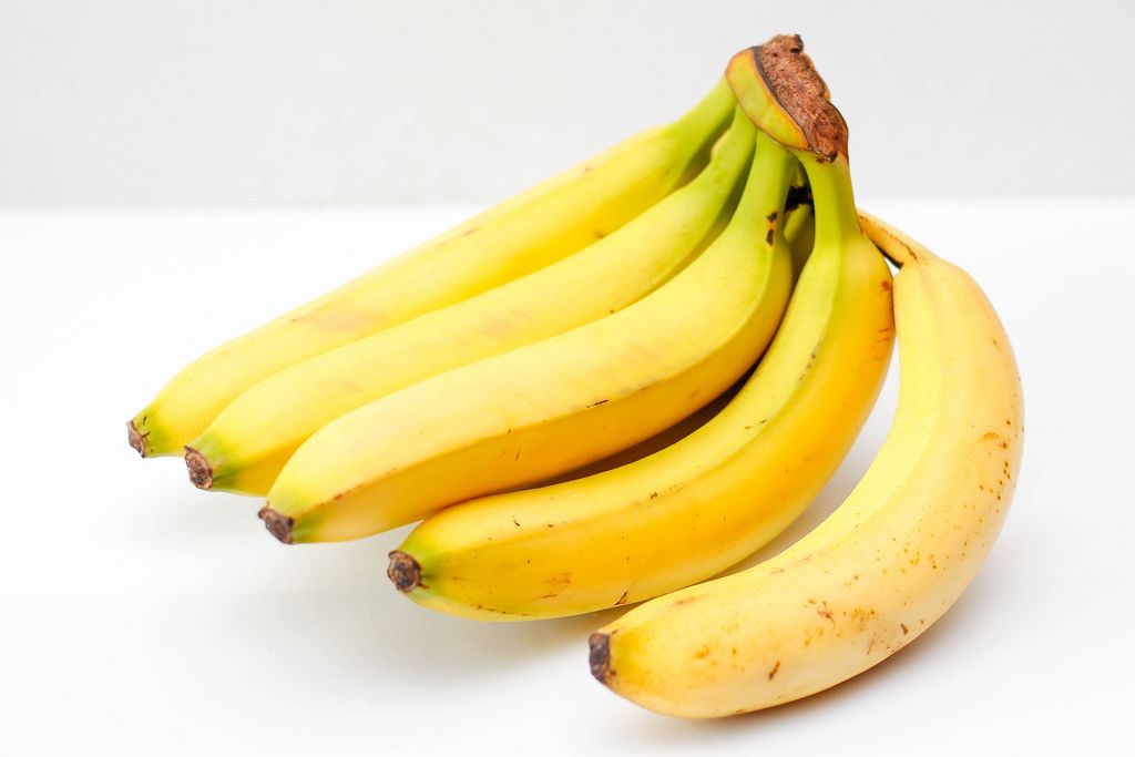 Bananas on a White Background Creative Commons Bilder