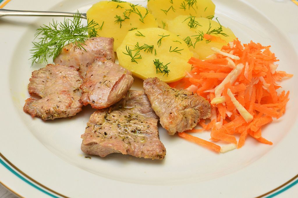 Buddha Bowl with brown rice, potatoes, kale, carrots and tomatoes
