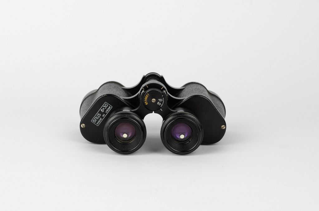 Binoculars with treasure Creative Commons Bilder