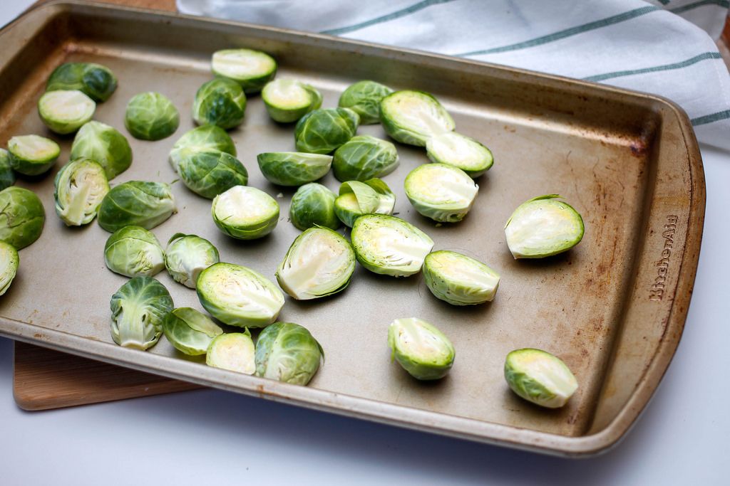Brussel Sprouts on a Baking Sheet Creative Commons Bilder