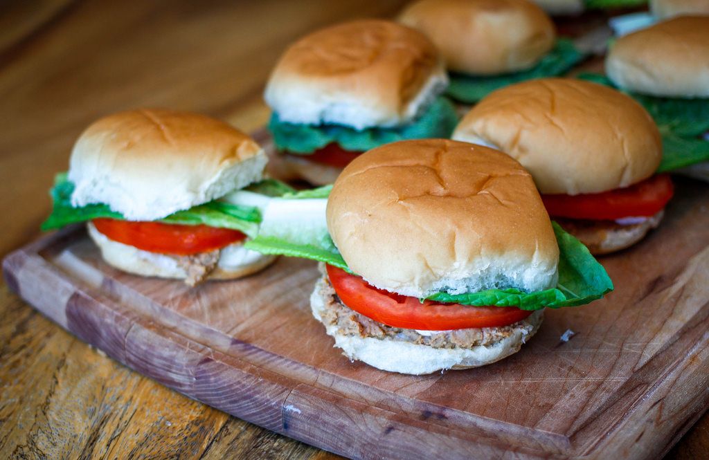 Burger with Tomato and lettuce Creative Commons Bilder