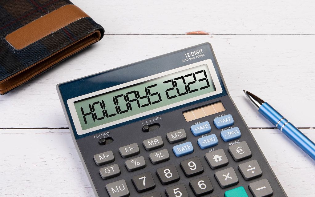 How To Calculate Easter Sunday From Christmas 2023 Calculator with the Holidays 2023 on the display Creative Commons Bilder