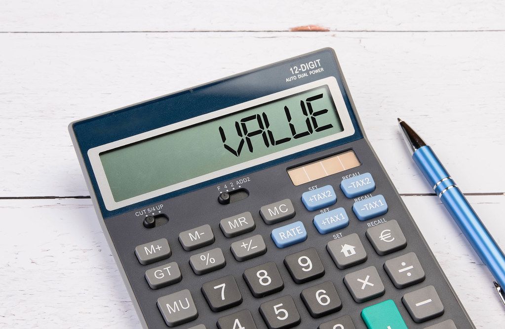 Calculator with the word Value on the display Creative Commons Bilder