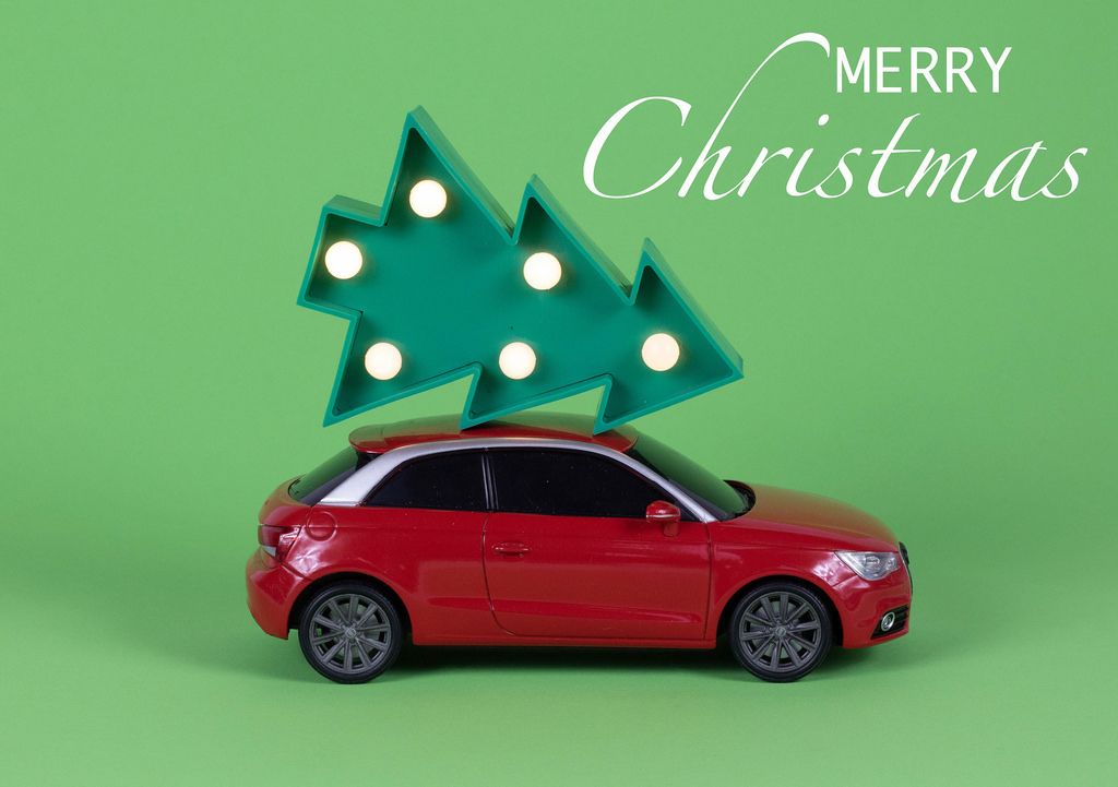 Car with a Christmas tree Creative Commons Bilder