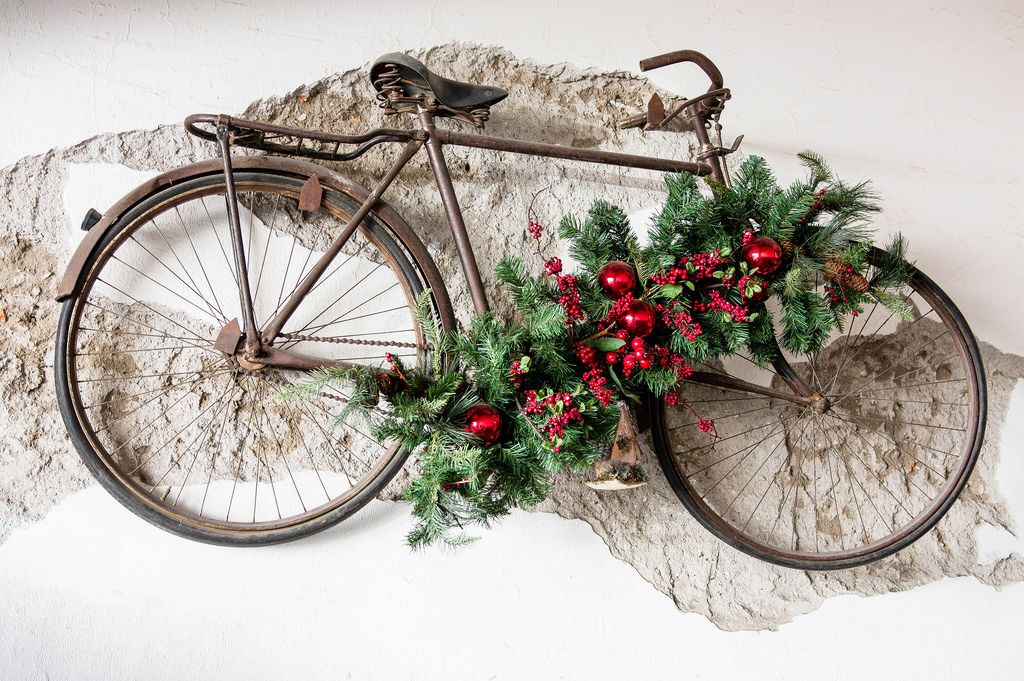 Christmas decorated bike Creative Commons Bilder