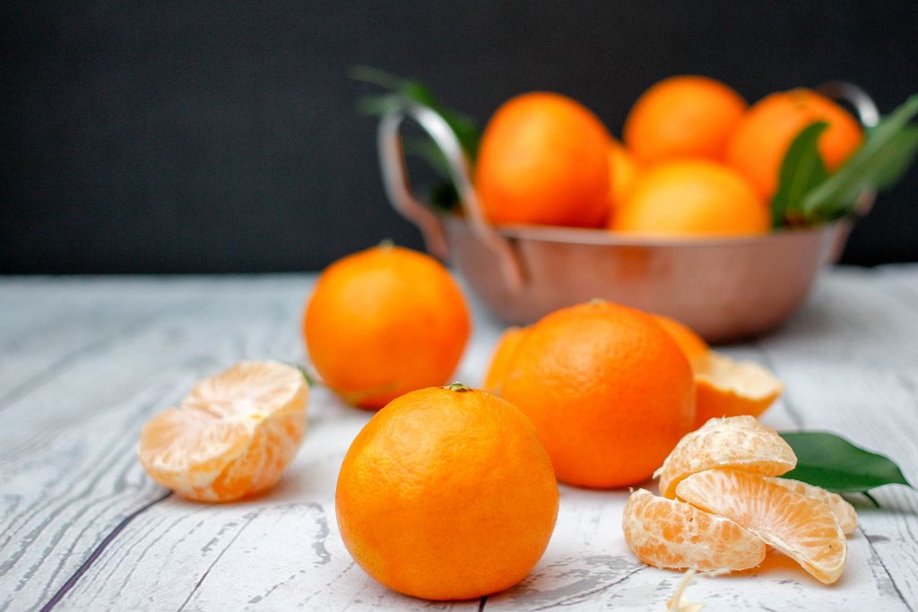 Clementines With Leaf Closeup Creative Commons Bilder