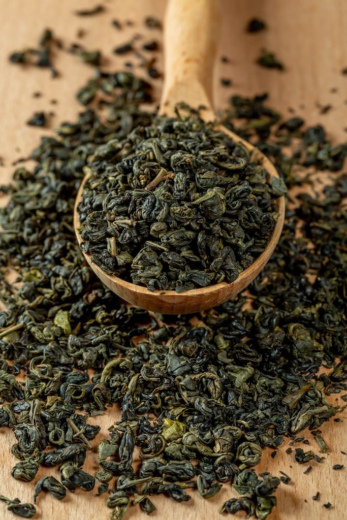 Green herbal tea with dried blackthorn berries Creative Commons Bilder