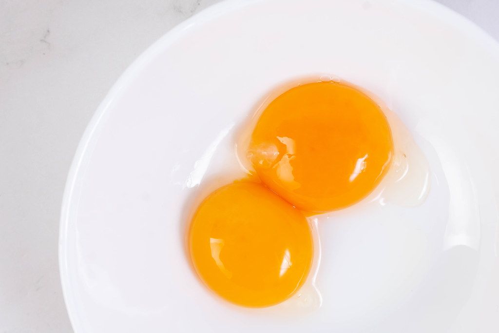 Painting with egg yolks raw sourdough buns Creative Commons Bilder