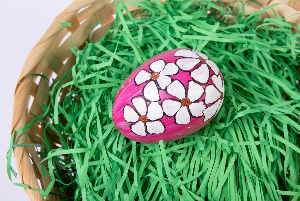 Hand painted egg in a basket Creative Commons Bilder