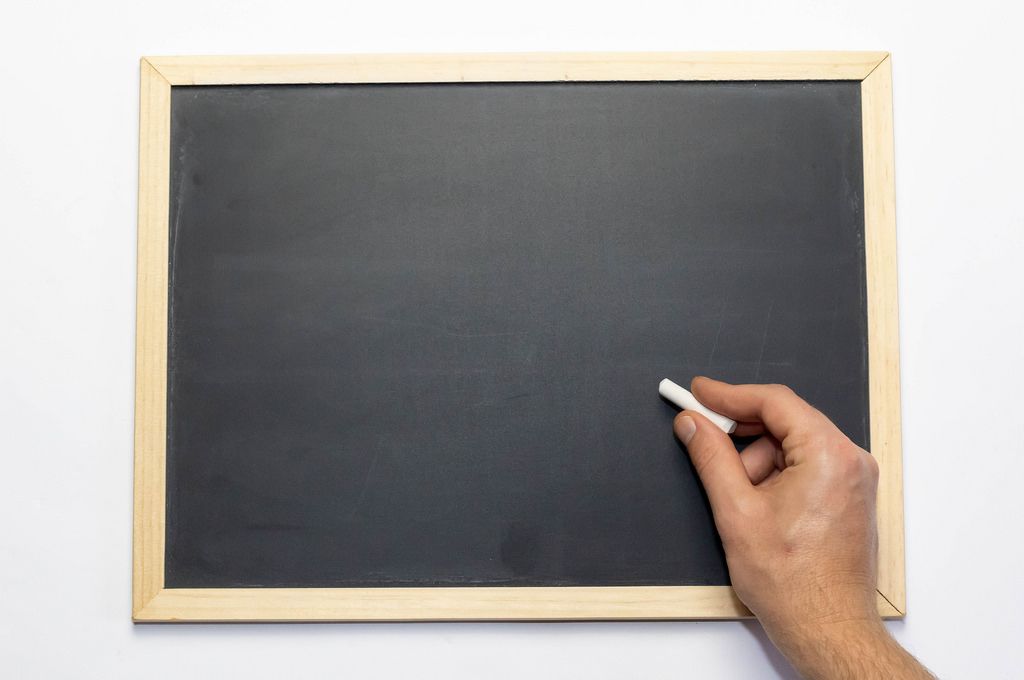 Hand writing on a blackboard Bilder und Fotos (Creative Commons 2.0)