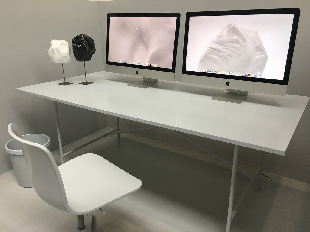 Modern Office Desk with iMac Creative Commons Bilder