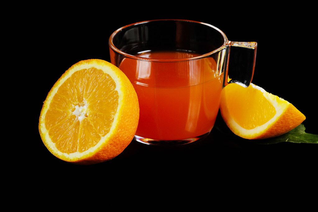 Orange Punch, German drink on black background Creative Commons Bilder