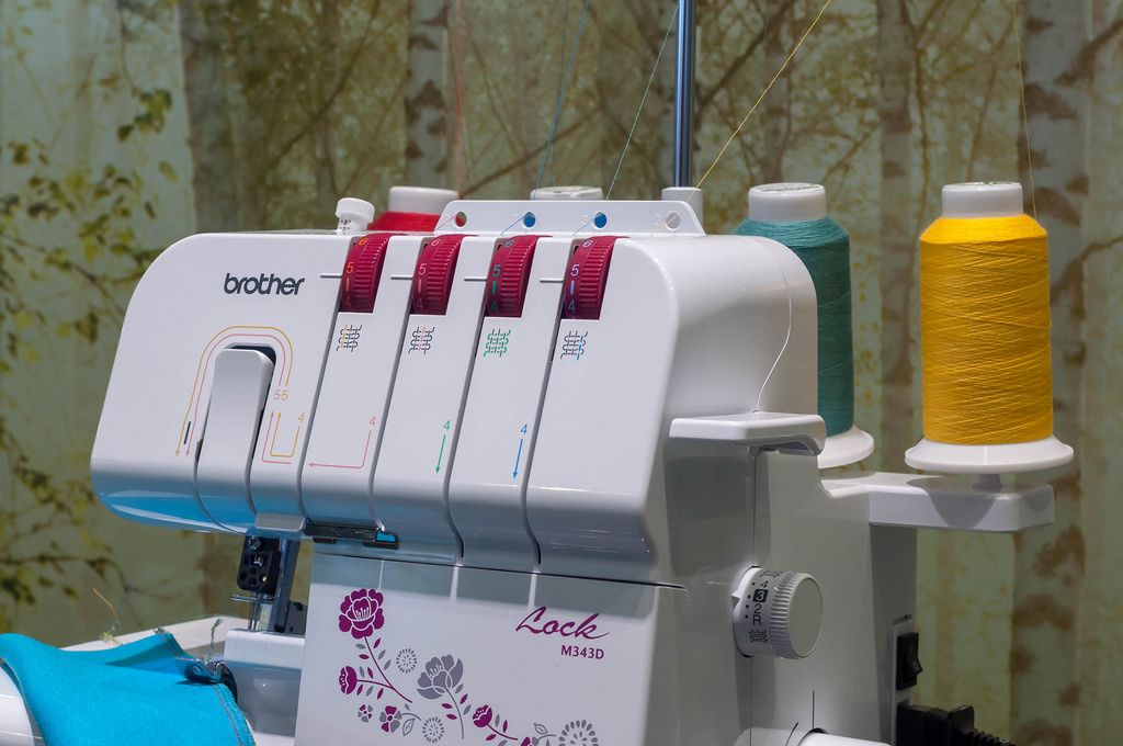 Overlock sewing machine Brother M343D Creative Commons Bilder