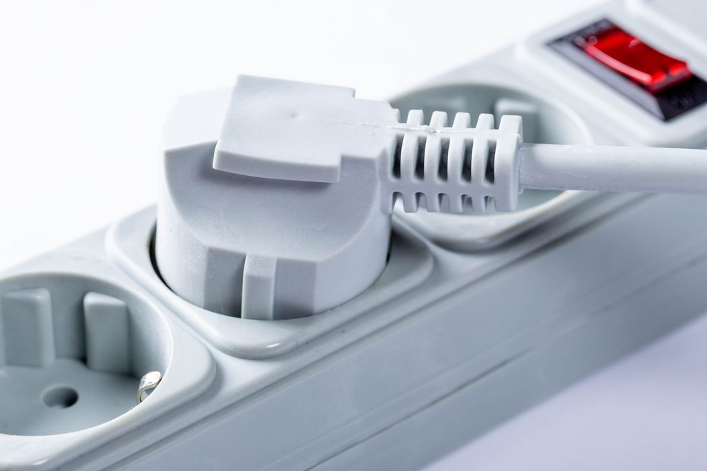 Plug into the power socket extension cable Creative Commons Bilder